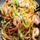 Langostinos Chow Mein (fideos)